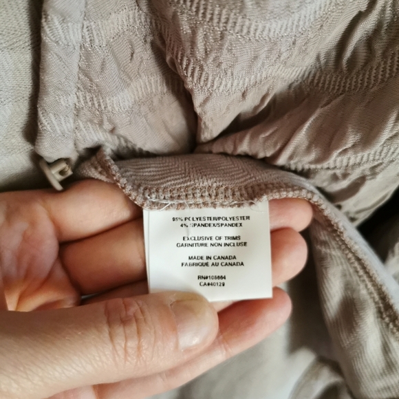 Bnwt cardigan, made in Canada, size S - Picture 2 of 4